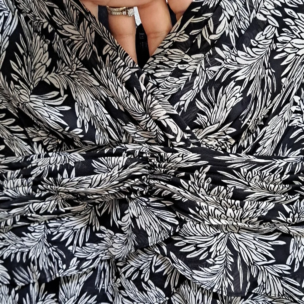 Adrianna Papell Black/White Ruffled Ruched Formal Dress. Size 14 Petite - Picture 2 of 11